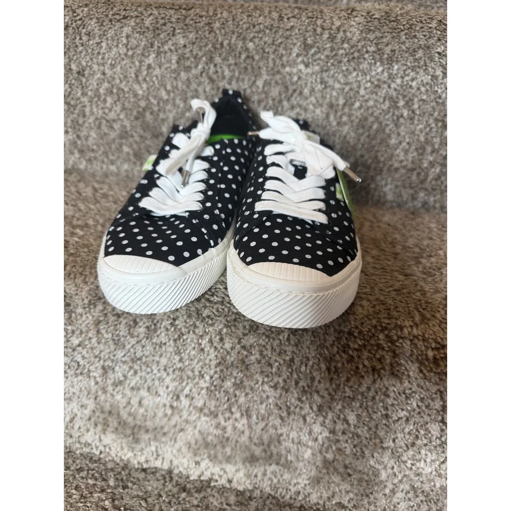 Cariuma NWT OCA Low Canvas Sneakers  Black/White Polka Dot M 8/ W 9.5